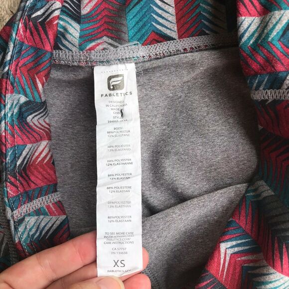 Fabletics Womens Leggings Size XS Salar Printed PowerHold Capris Chevron‎ - Picture 3 of 8